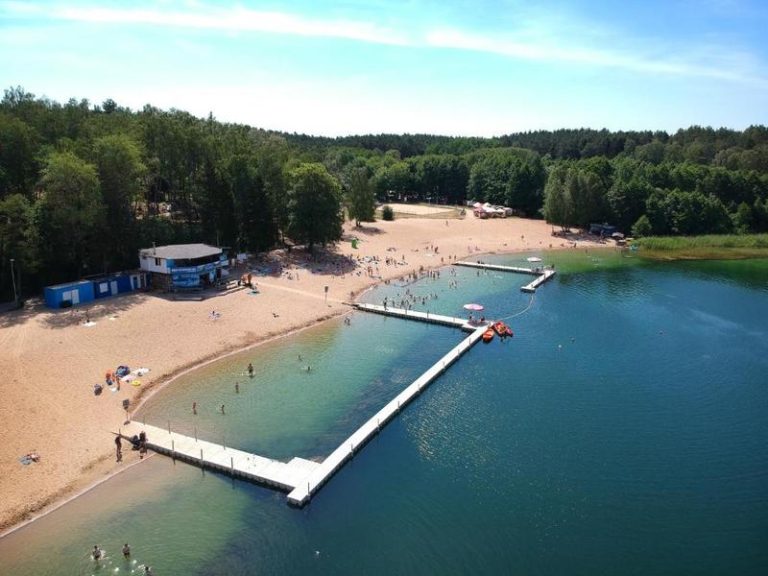 Odkryj Jezioro Płotki w Pile – Tajemnica Najpiękniejszego Jeziorka w Regionie