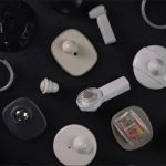 Skuteczne sposoby na usuwanie klipsów z ubrań przy użyciu magnesu