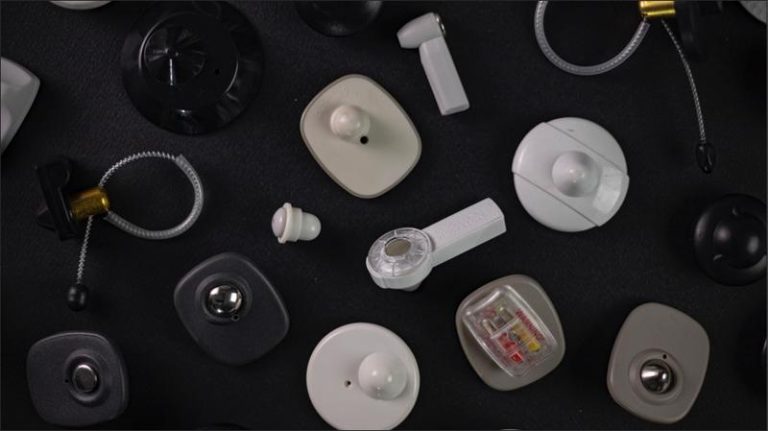 Skuteczne sposoby na usuwanie klipsów z ubrań przy użyciu magnesu