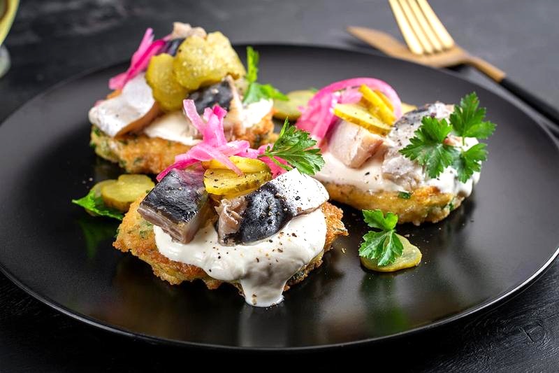 Czym zaskakuje dieta śledzia? Fascynujące fakty o jego pożywieniu
