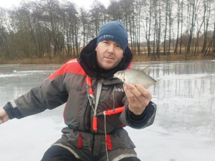 Jakie ryby warto łowić w deszczowe dni bez karty wędkarskiej?